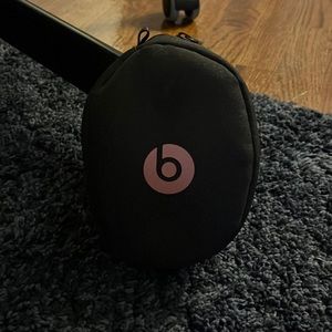 Rose gold Beats solo3.